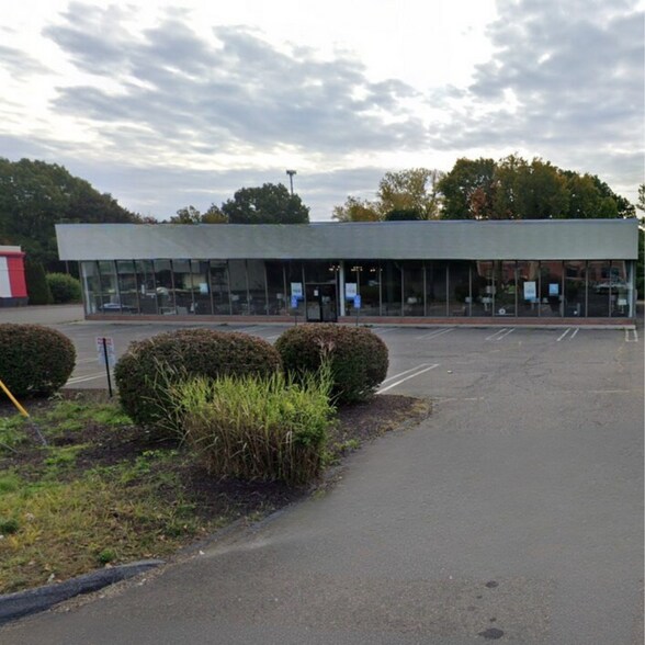 More Photos Of 484 Boston Post Rd, Orange Freestanding For Sale