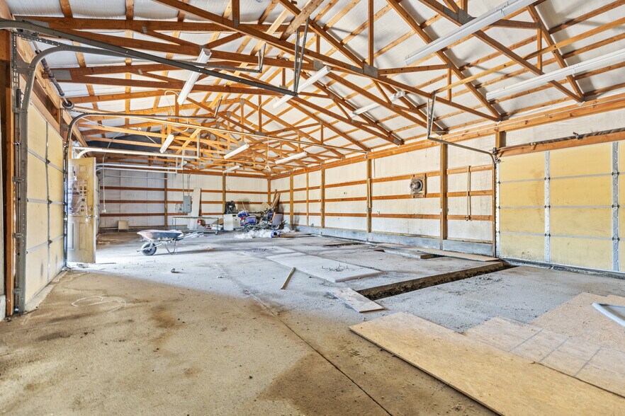 More Photos Of 347 N Ash St, Nowata Auto Dealership For Sale