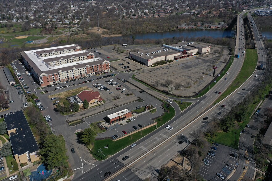 Primary Photo Of 17 US Highway 1, New Brunswick Unknown For Lease