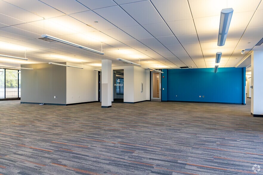 More Photos Of 100 E Campus View Blvd, Columbus Office For Lease