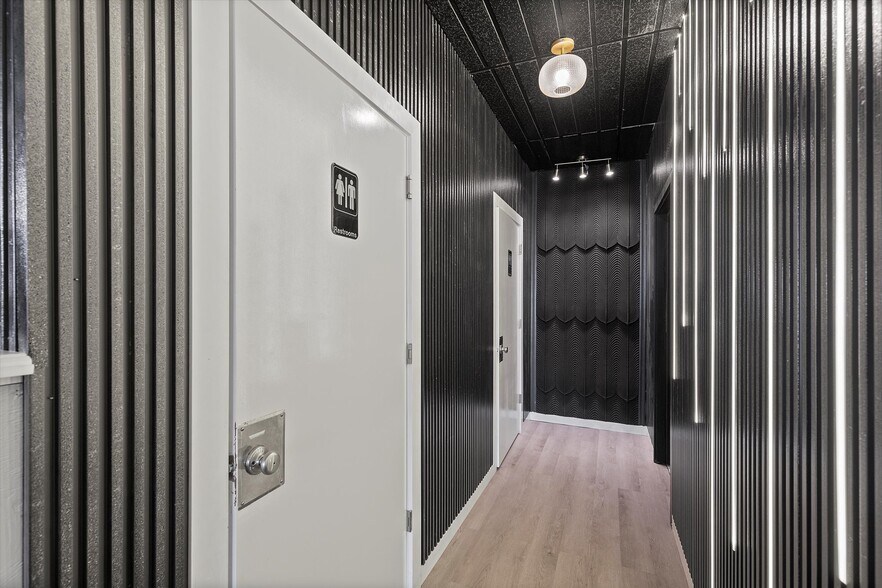 More Photos Of 1006 SW Coast Hwy, Newport Restaurant For Sale