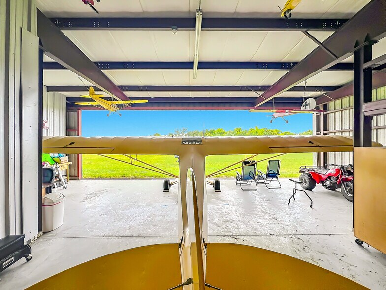 More Photos Of 7001 W Jones Ave, Mount Dora Airplane Hangar For Sale