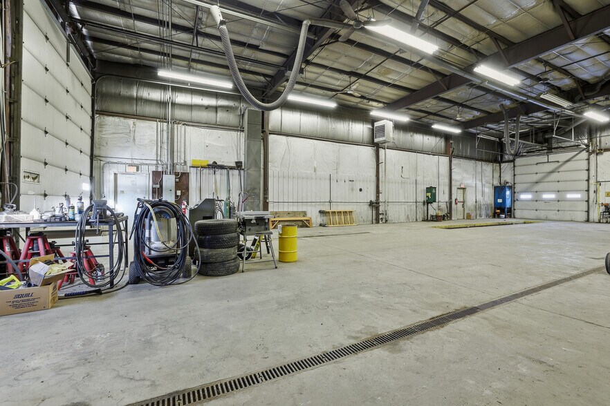 More Photos Of 5500 Prairie Dr, Plover Flex For Sale