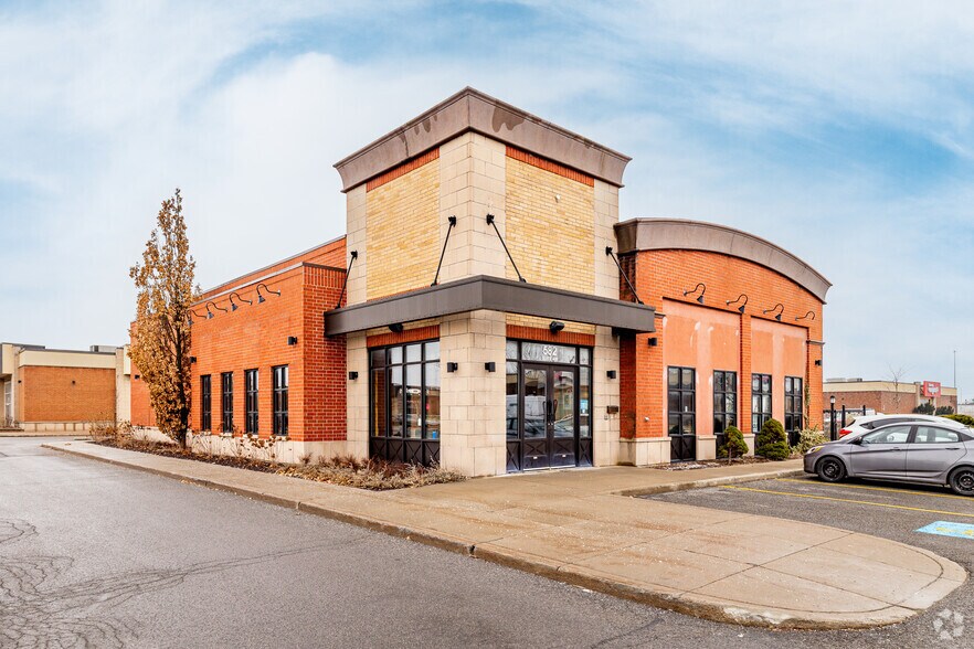 More Photos Of 582 Ch de Touraine, Boucherville Unknown For Lease