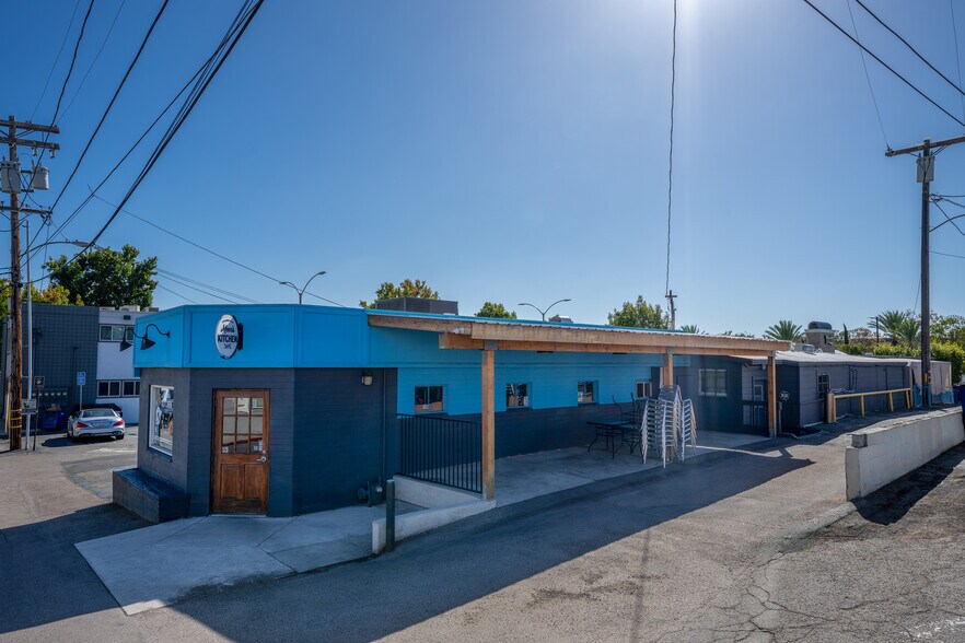 Primary Photo Of 124 Hanes Pl, Vista Freestanding For Lease