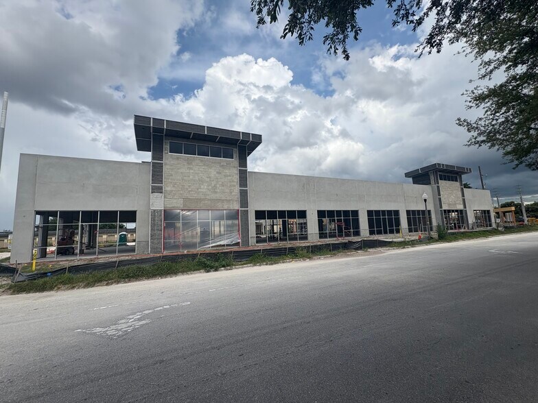 More Photos Of 2521 Partin Settlement Rd, Kissimmee General Retail For Lease
