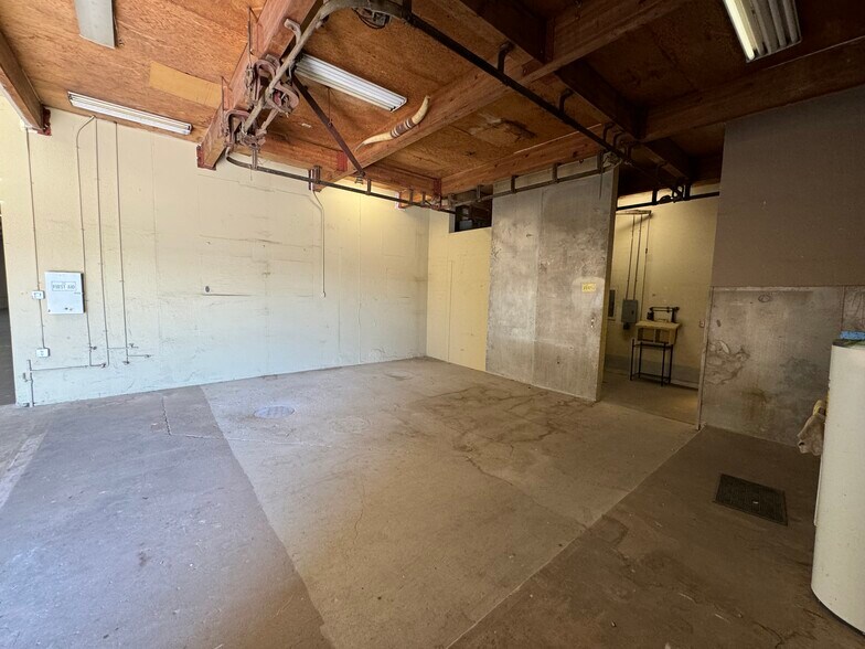 More Photos Of 25 N Extension Rd, Mesa Warehouse For Lease
