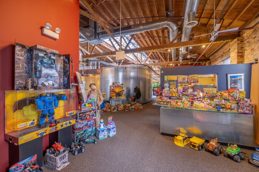 More Photos Of 21 S Racine Ave, Chicago Warehouse For Lease