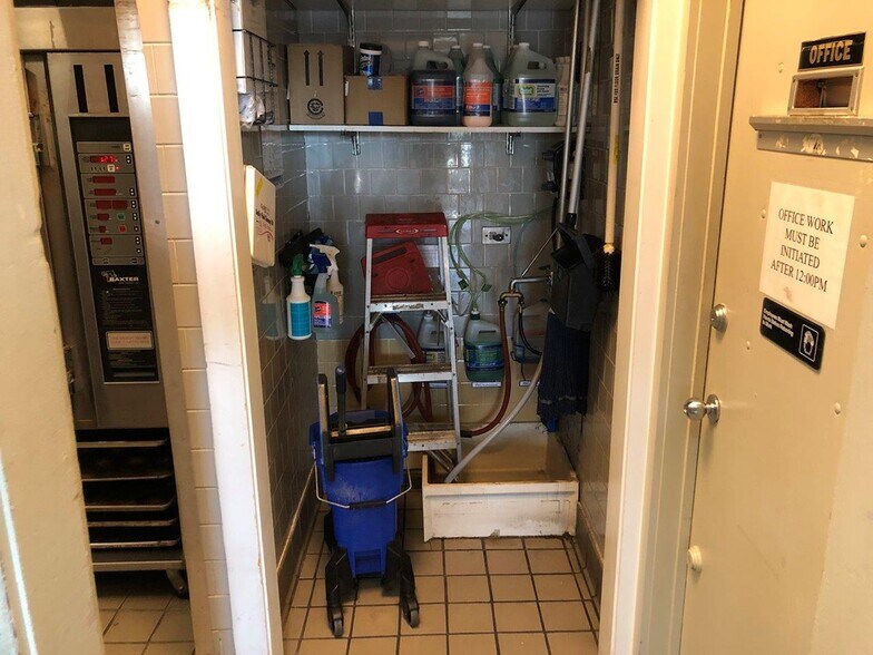 More Photos Of 2-4 Mill Ridge Rd, Danbury Freestanding For Lease