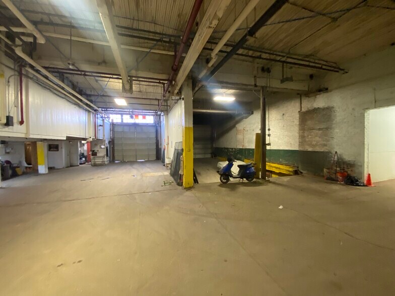 More Photos Of 4850 W Bloomingdale Ave, Chicago Warehouse For Sale