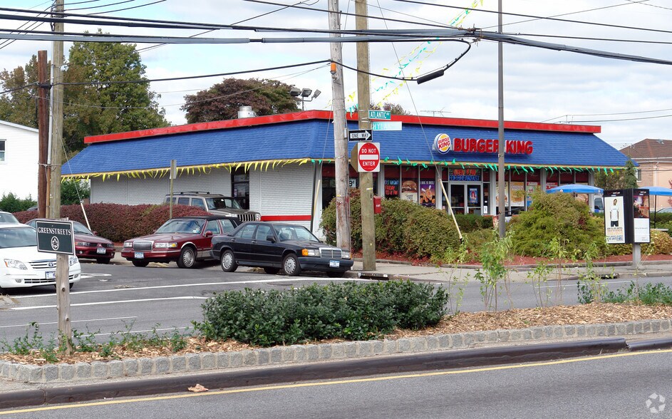 Primary Photo Of 1565 Hylan Blvd, Staten Island Fast Food For Lease