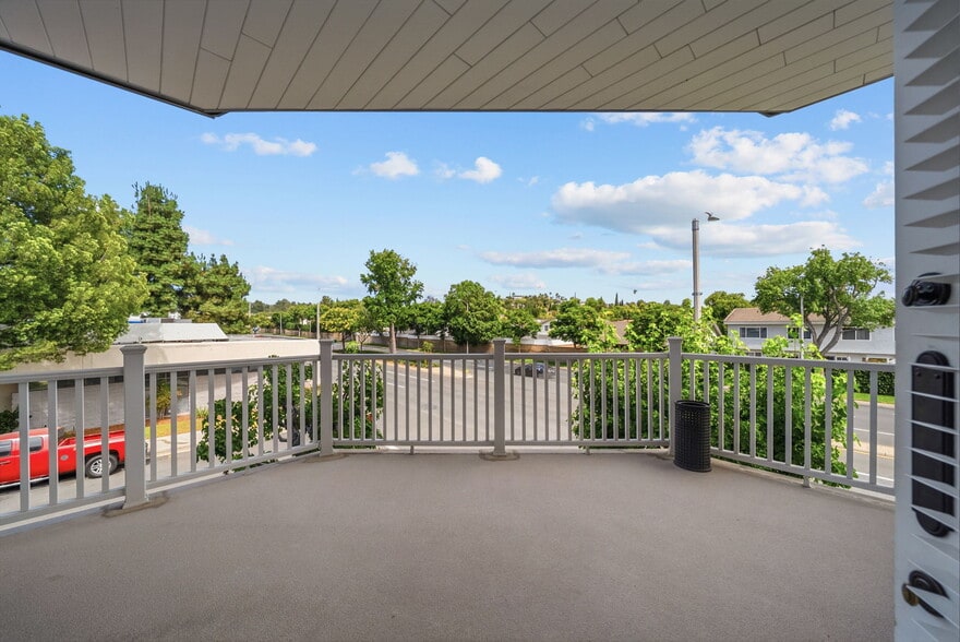 More Photos Of 24018 Lyons Ave, Newhall Loft Creative Space For Sale
