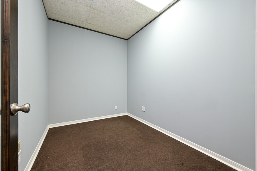 More Photos Of 5625 Cypress Creek Pky, Houston Office For Sale