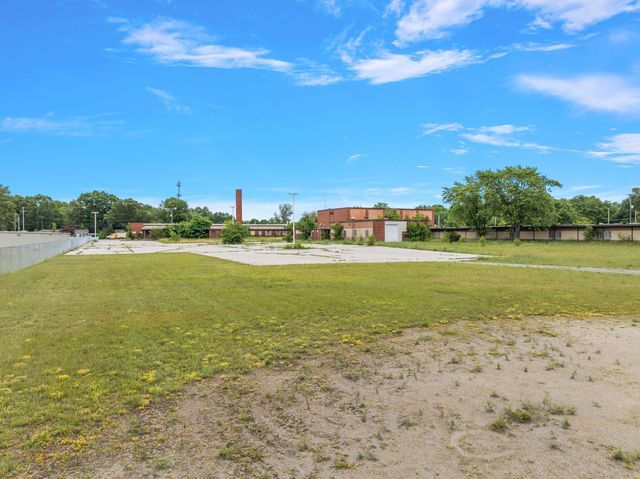 More Photos Of 2389 E Laketon Ave, Muskegon Flex For Sale