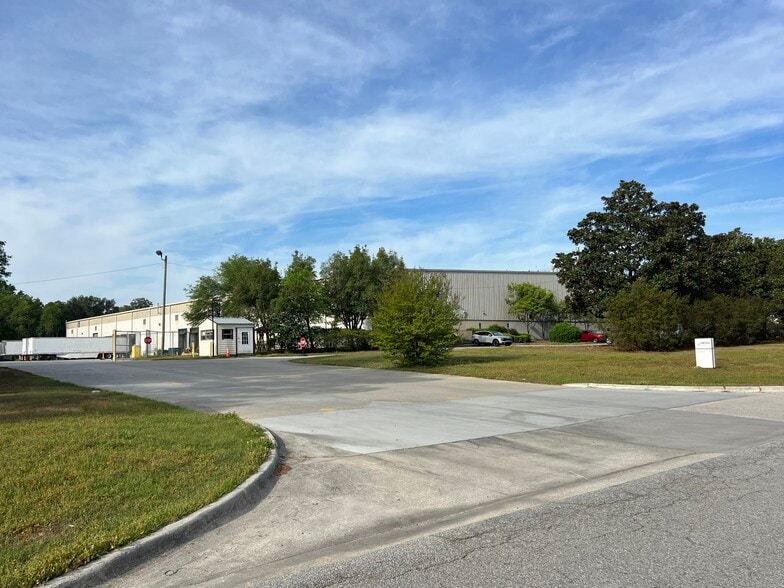 More Photos Of 217 Bourne Blvd, Savannah Warehouse For Lease