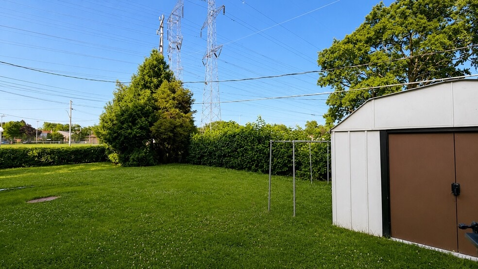 More Photos Of 8047 W Foster Ln, Niles Apartments For Sale