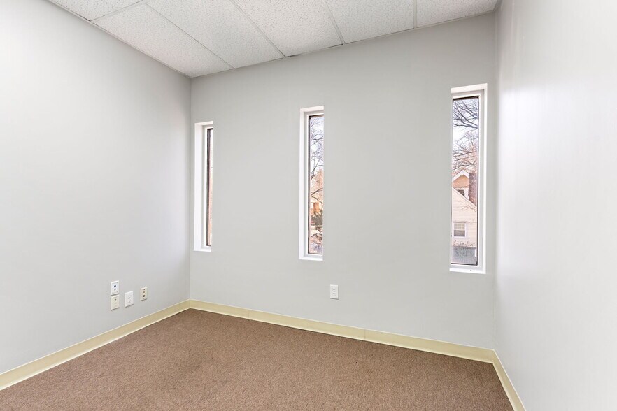 More Photos Of 1293 Clove Rd, Staten Island Office For Lease