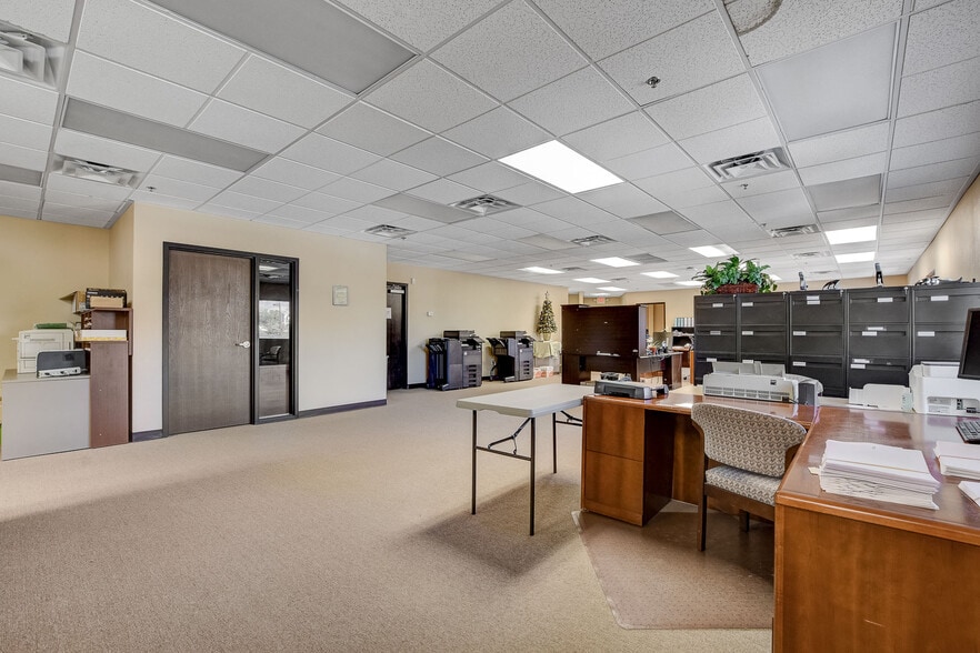 More Photos Of 9900 Covington Cross Dr, Las Vegas Office For Lease