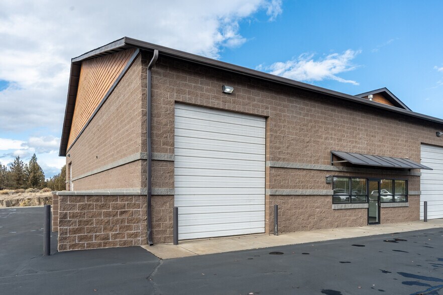 More Photos Of 736 SW Umatilla Ave, Redmond Warehouse For Lease
