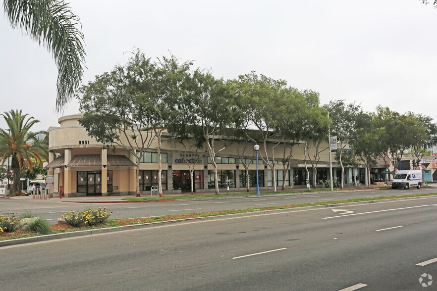 More Photos Of 8951 Santa Monica Blvd, West Hollywood Storefront For Lease
