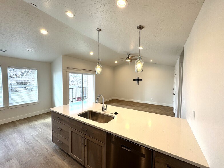 More Photos Of 1800 7th Ave N, Payette Apartments For Sale