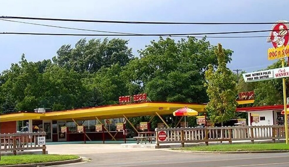 Primary Photo Of 4221 Grand Haven Rd, Muskegon Fast Food For Sale