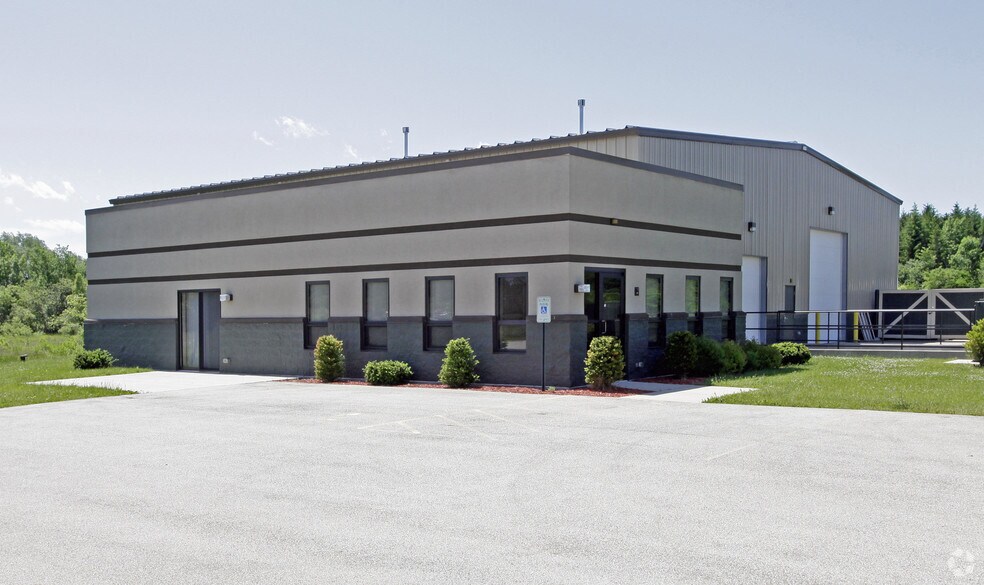 Primary Photo Of W241S4145 Pine Hollow Ct, Waukesha Warehouse For Lease