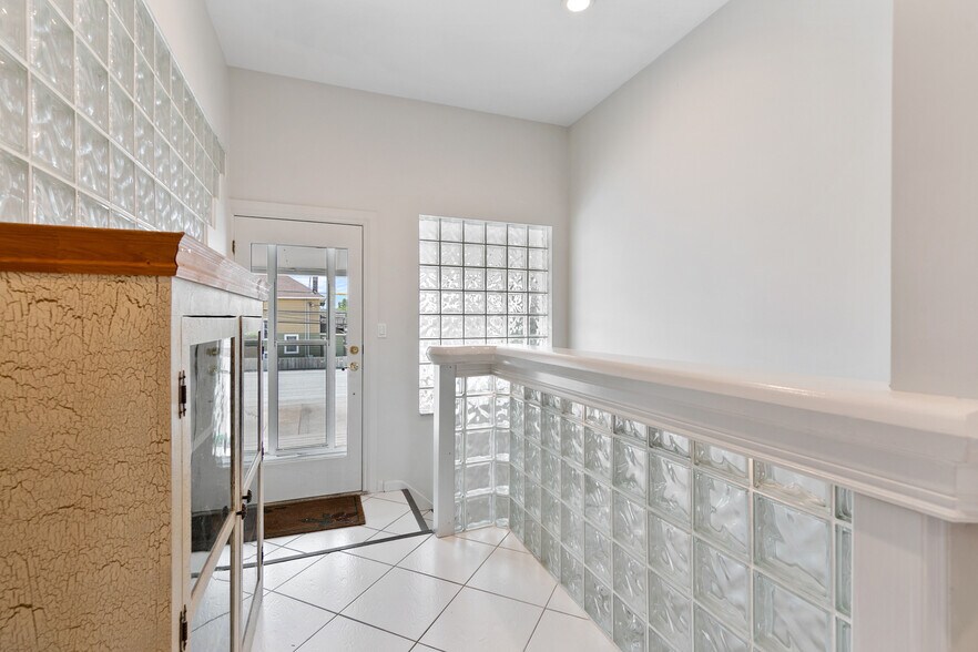 More Photos Of 839 Erie E, Windsor Restaurant For Sale