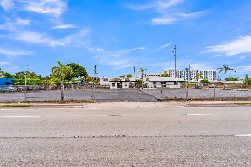 More Photos Of , Fort Lauderdale General Retail For Sale