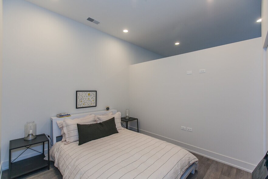 More Photos Of 853 N Larrabee St, Chicago Multifamily For Sale