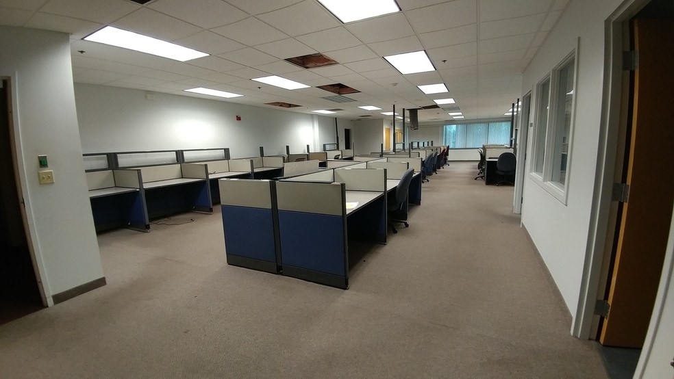 More Photos Of 95 James Way, Southampton Light Manufacturing For Sale