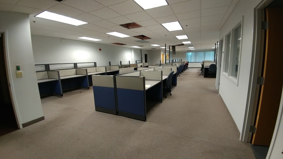 More Photos Of 95 James Way, Southampton Light Distribution For Sale