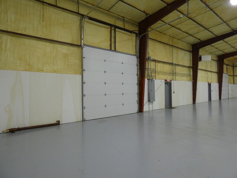 More Photos Of 151 W Henry Trusler Way, Shelton Warehouse For Lease