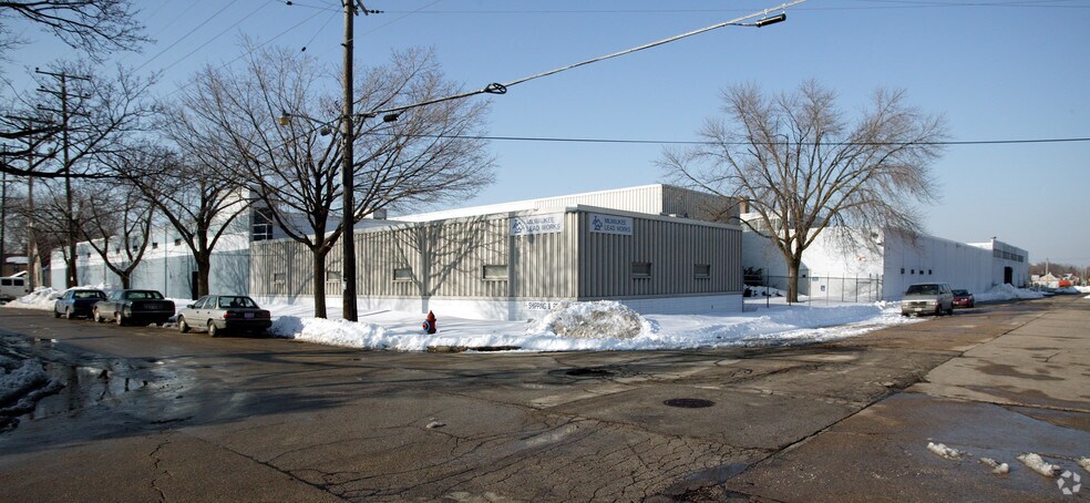 Primary Photo Of 4722 N 28th St, Milwaukee Warehouse For Lease