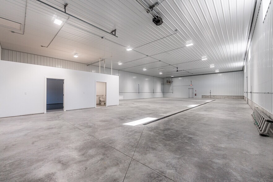 More Photos Of 440 N Maple St, Sycamore Manufacturing For Lease