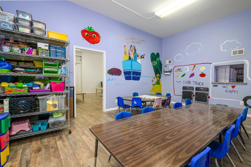 More Photos Of 5001 Pernod Ave, Saint Louis Flex For Sale