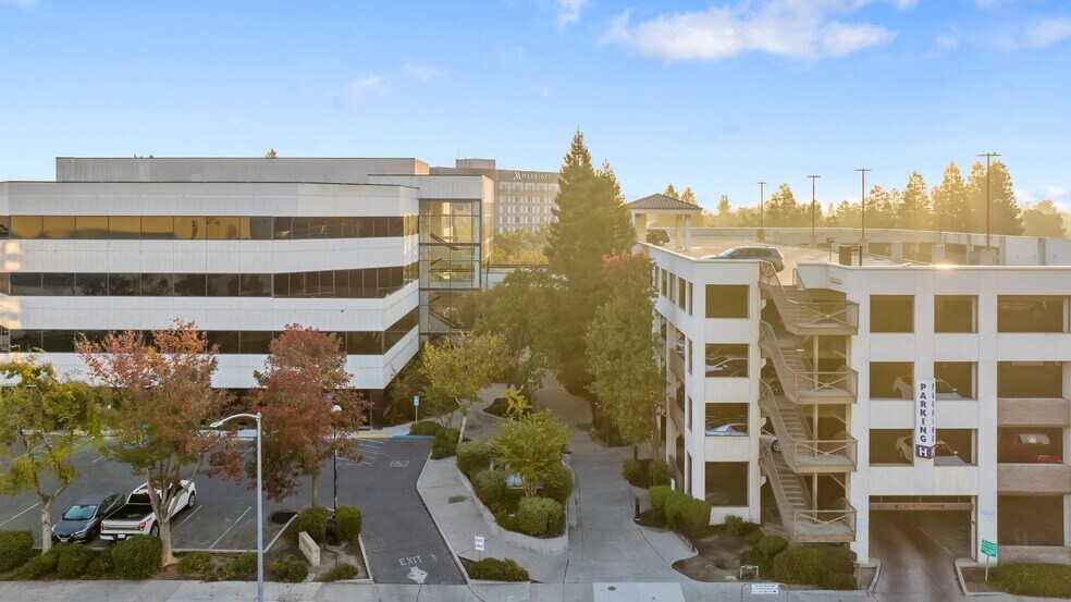 More Photos Of 100 Willow Plz, Visalia Medical For Sale