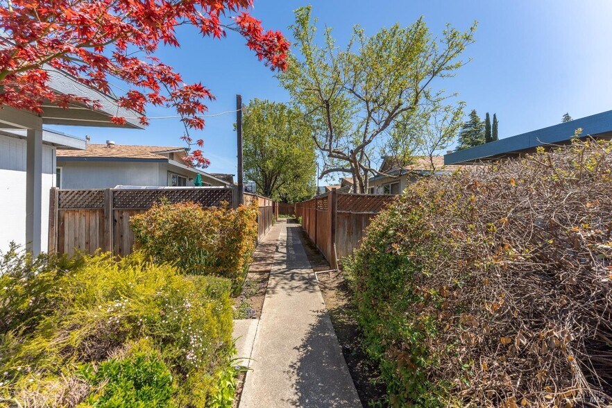 More Photos Of 649 Leslie St, Ukiah Apartments For Sale