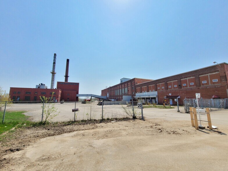 More Photos Of 700 Rue Notre-Dame E, Trois-Rivières Industrial For Lease