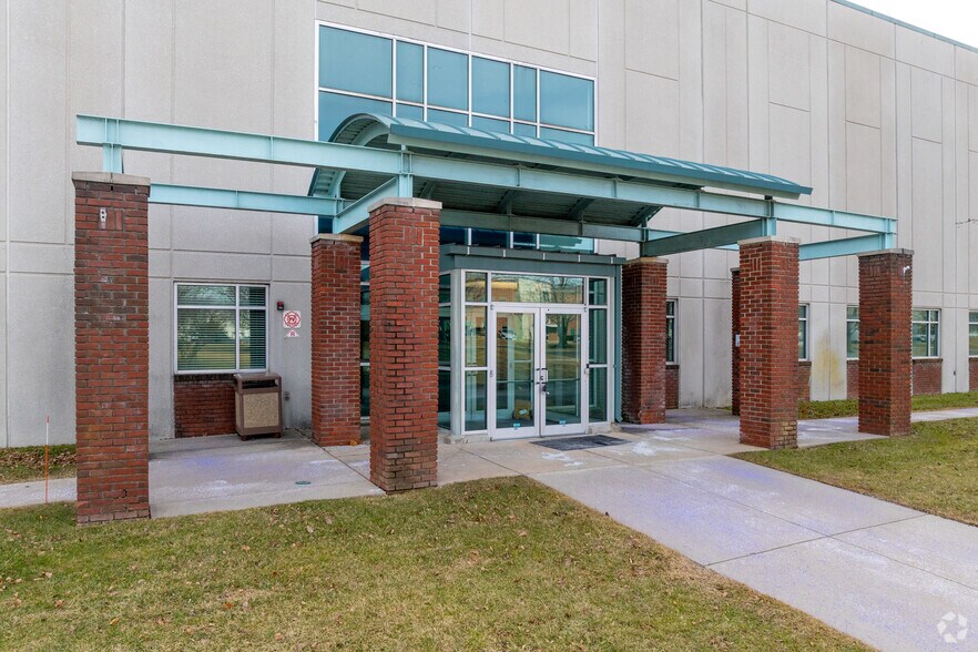 More Photos Of 4 Applegate Dr, Robbinsville Warehouse For Lease