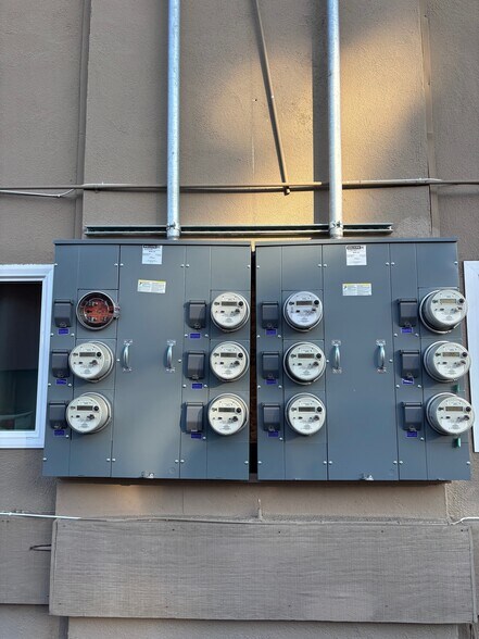 More Photos Of 1521 E Canfield Ln, Anaheim Apartments For Sale