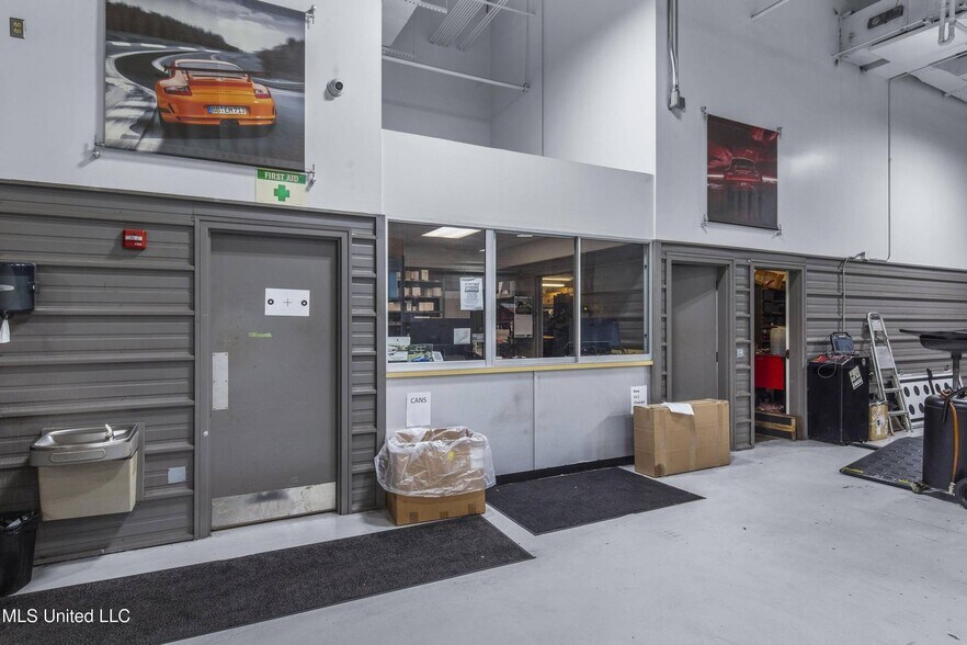 More Photos Of 5385 N I 55 St, Jackson Auto Dealership For Sale