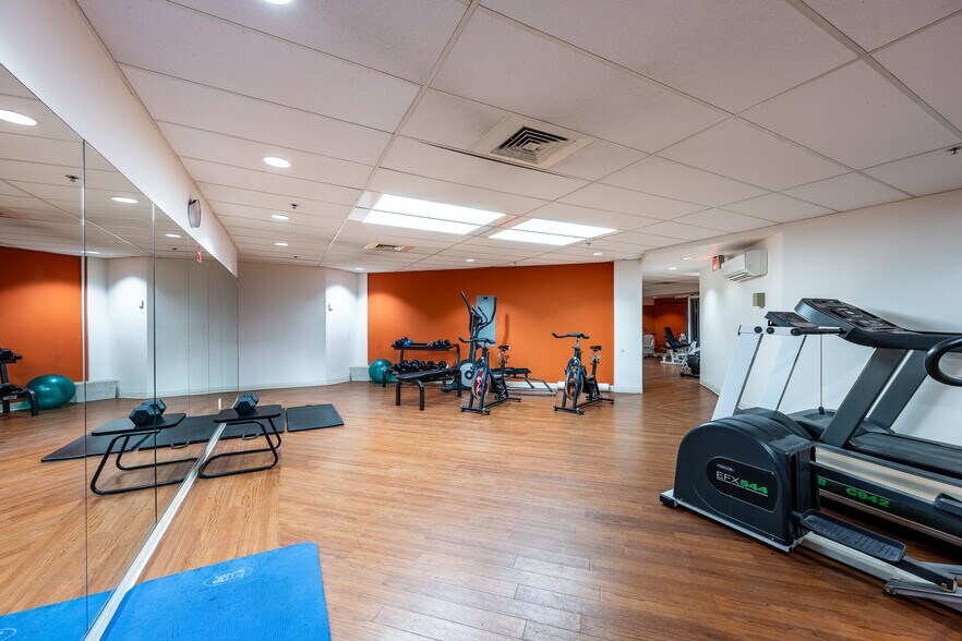 More Photos Of 6363 Rte Transcanadienne, Montréal Medical For Lease