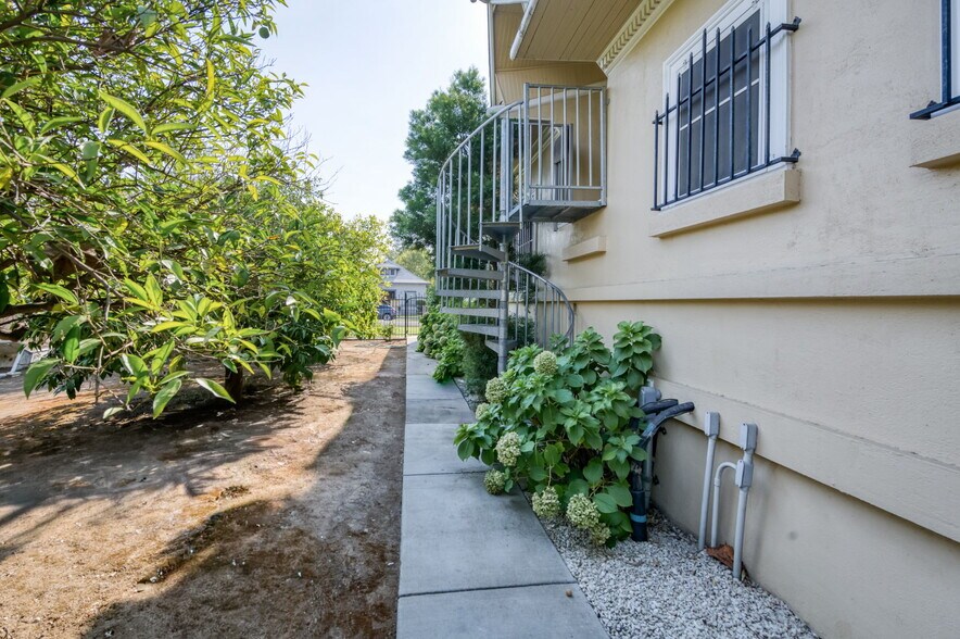 More Photos Of 807 N Van Ness Ave, Fresno Office Residential For Sale