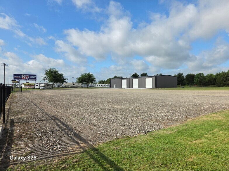 More Photos Of 2420 McKinney st, Rice Industrial For Lease
