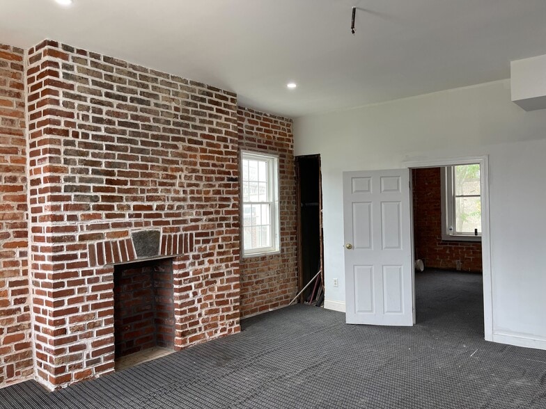 More Photos Of 406 5th St NW, Washington Office For Lease