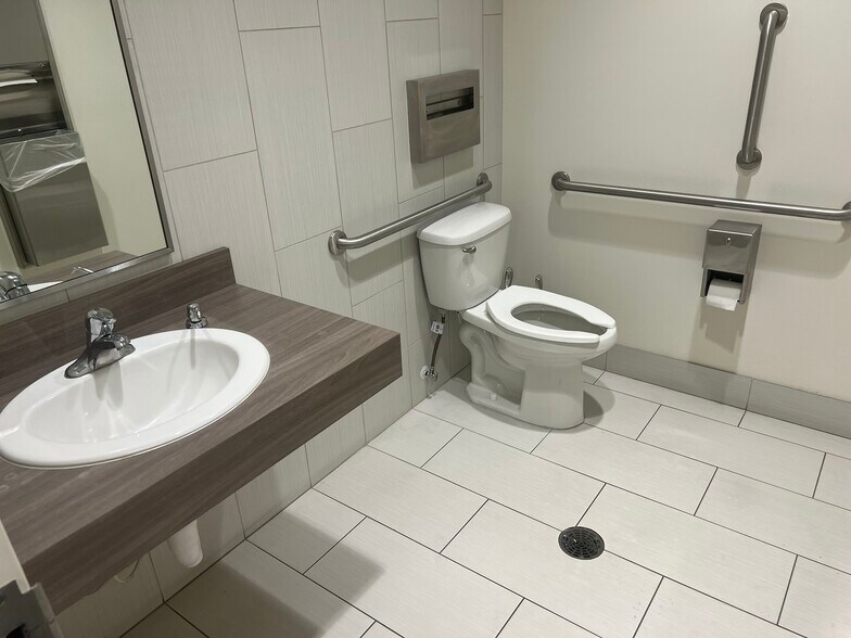 More Photos Of 870 W Robinson Dr, North Salt Lake Warehouse For Lease