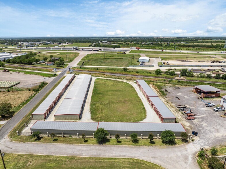 More Photos Of 193 E Hilltop Rd, Elm Mott Self Storage For Sale