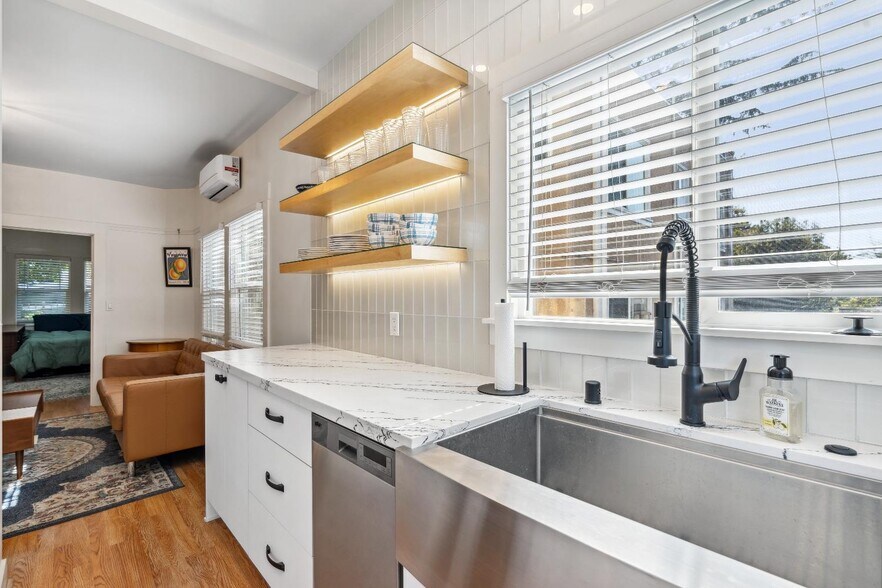 More Photos Of 1019 E 33rd St, Oakland Apartments For Sale