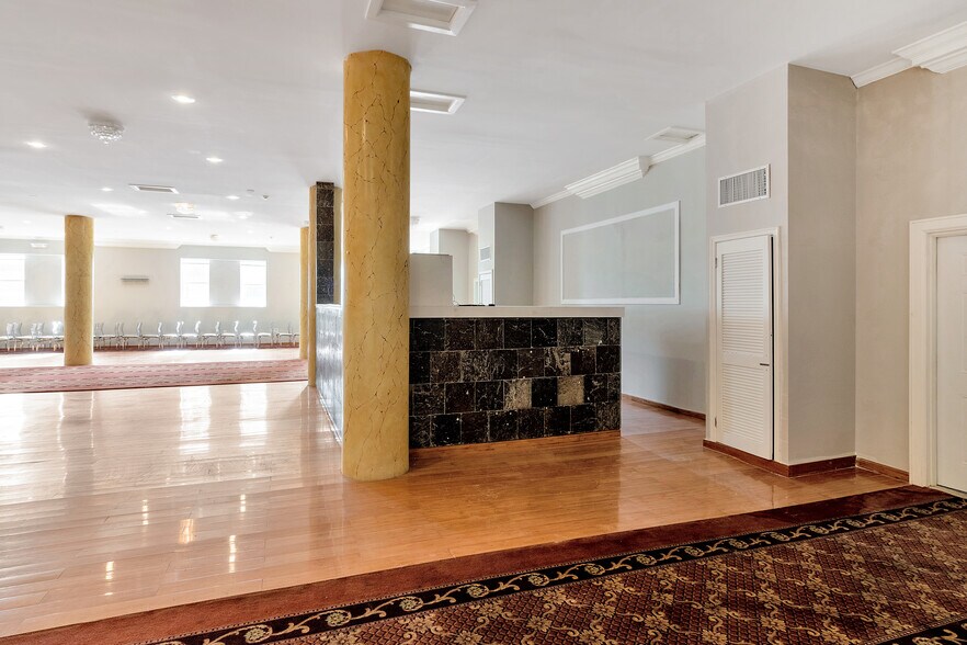 More Photos Of 2613 W Hunting Park Ave, Philadelphia Light Distribution For Lease